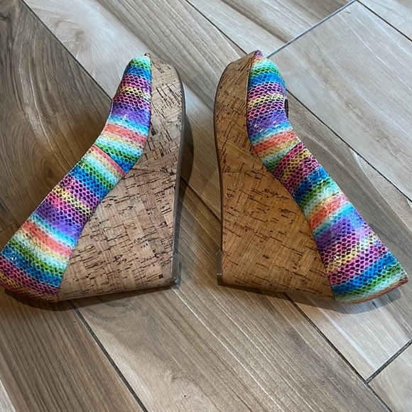 Women’s Nine West Multi-Color 4” Wedge Shoes - Picture 4 of 7